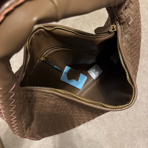 Tiffany & Fred Paris Elegant Brown Woven Tote - Picture 8 of 16